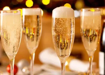 Mua rượu vang ngọt chất lượng tại ruouak.com – Rượu AK